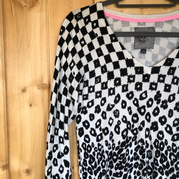 Volcom Sweater. Black & White - Picture 1 of 6